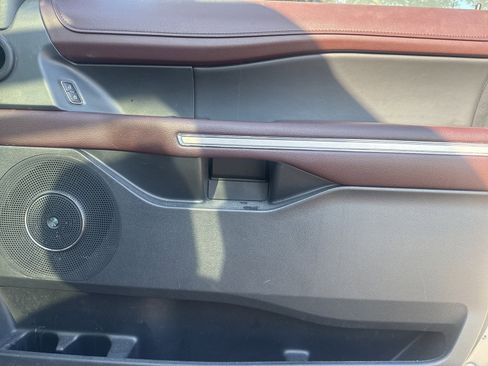 Used 2024 Ford Expedition Limited image 19