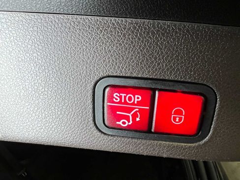 Used 2018 Mercedes-Benz GLS 450 4MATIC image 17