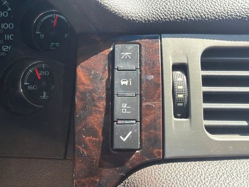 Used 2011 GMC Sierra 2500 Denali w/ Suspension Package, Off-Road AWD/4WD image 47