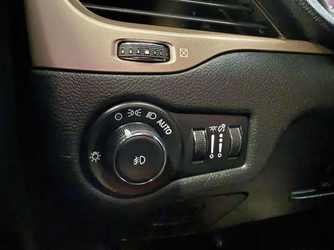 Used 2015 Jeep Cherokee Limited image 13