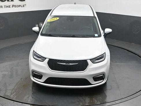 Used 2023 Chrysler Pacifica Touring-L FWD image 58