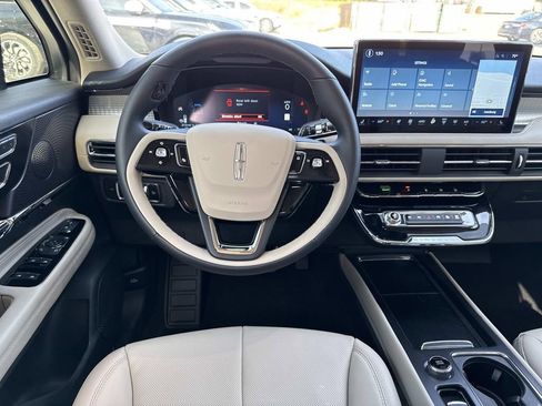 New 2026 Lincoln Corsair Premiere image 18