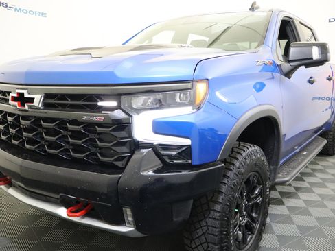 Used 2022 Chevrolet Silverado 1500 ZR2 w/ Technology Package image 11