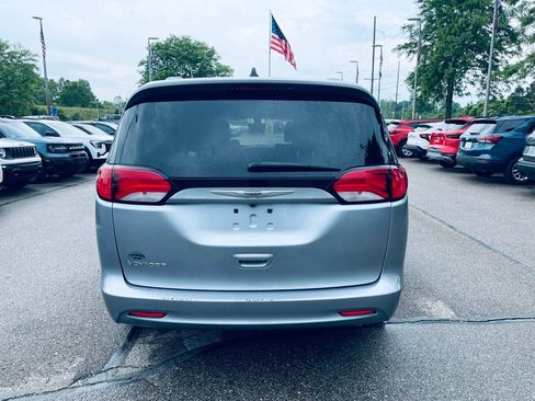 Used 2021 Chrysler Voyager Lxi FWD image 5
