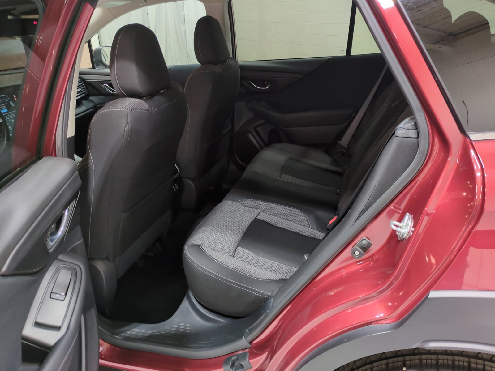 Certified 2025 Subaru Outback Premium AWD/4WD image 13