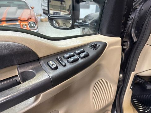 Used 2005 Ford F350 XLT image 23