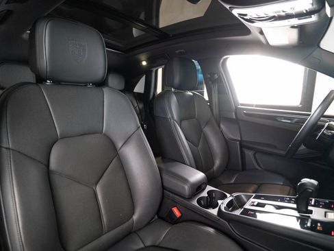 Certified 2025 Porsche Macan AWD/4WD image 18
