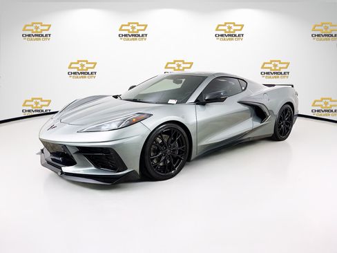 Used 2023 Chevrolet Corvette Stingray Preferred Cpe w/ Z51 Performance Package RWD image 3