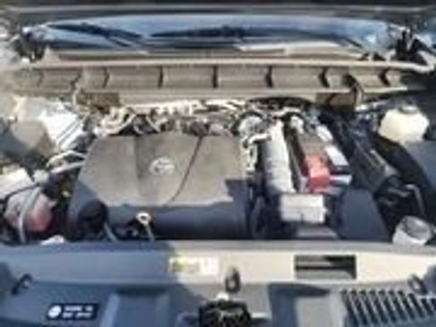 Used 2022 Toyota Highlander LE image 22