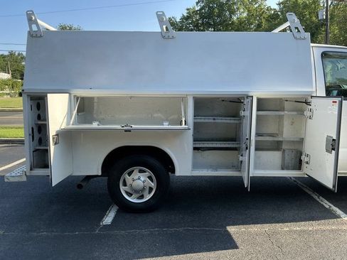 Used 2015 Ford E-350 and Econoline 350 Super Duty w/ Power Windows & Locks Group RWD image 4