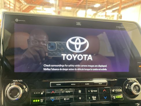 Used 2022 Toyota Highlander Platinum AWD/4WD image 31