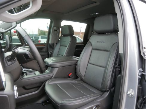 Used 2025 GMC Sierra 2500 Denali w/ Denali Reserve Package image 11