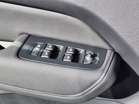 New 2026 Volvo XC60 B5 Plus w/ Climate Package image 4