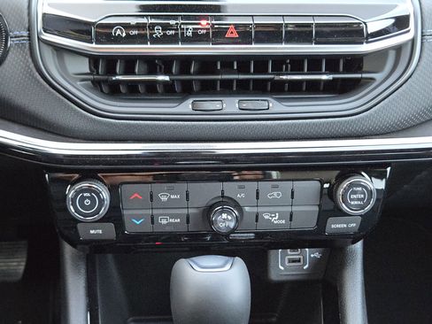 New 2026 Jeep Compass Latitude AWD/4WD image 17