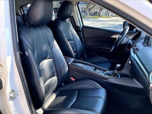 Used 2018 MAZDA MAZDA3 Touring image 9