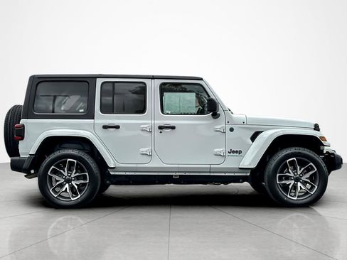 Used 2024 Jeep Wrangler Unlimited w/ Convenience Group AWD/4WD image 6