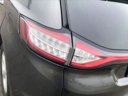 Used 2015 Ford Edge SE image 29