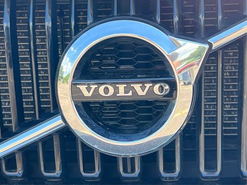 Used 2021 Volvo XC60 T5 Momentum w/ Premium Package AWD/4WD image 36