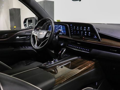 Used 2023 Cadillac Escalade ESV Premium Luxury AWD/4WD image 34