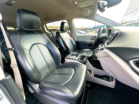 Used 2021 Chrysler Voyager Lxi image 25