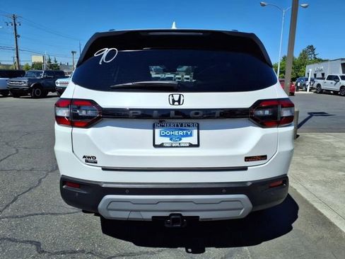 Used 2024 Honda Pilot TrailSport image 8