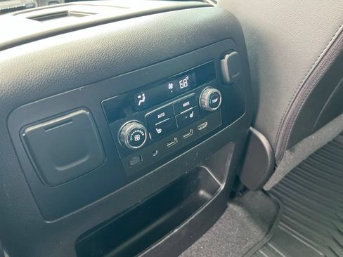 Used 2020 Chevrolet Suburban LT AWD/4WD image 10