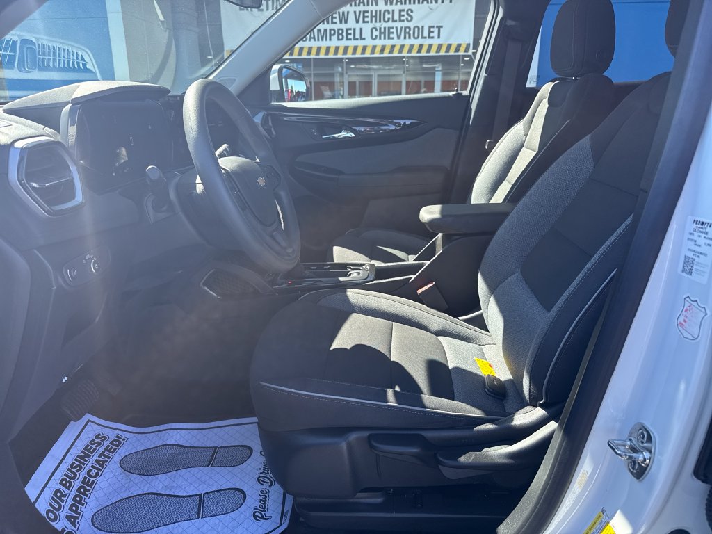 Used 2025 Chevrolet TrailBlazer LT AWD/4WD image 10
