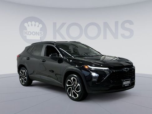 Used 2025 Chevrolet Trax RS w/ Sunroof Package image 18