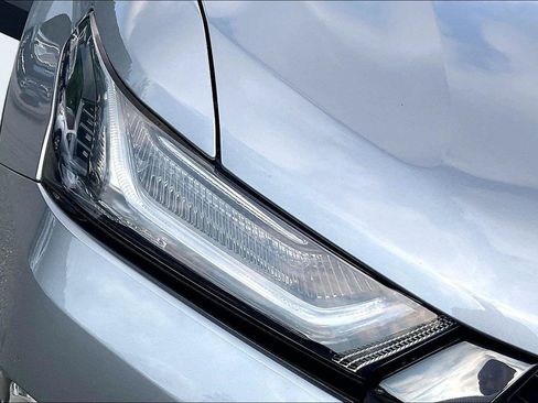 Used 2023 Chevrolet Traverse LT FWD image 29