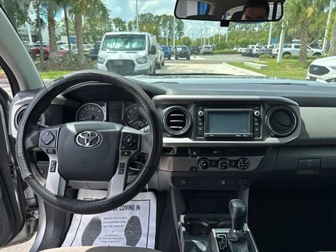 Used 2018 Toyota Tacoma SR5 RWD image 19