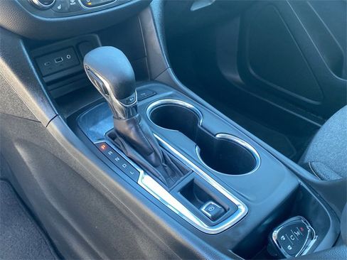 Used 2023 Chevrolet Equinox LT image 28