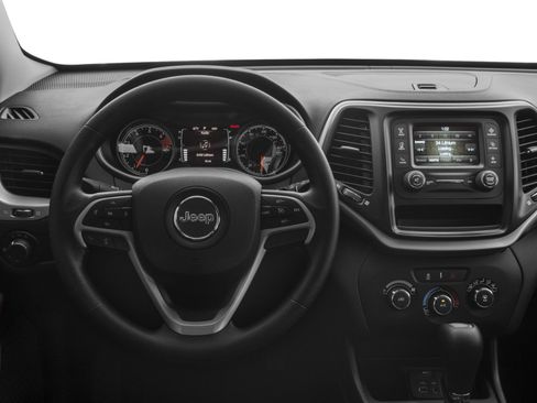 Used 2017 Jeep Cherokee Sport FWD image 4