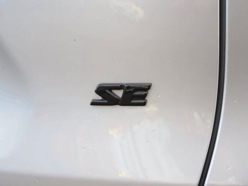 Used 2023 Toyota RAV4 SE image 8