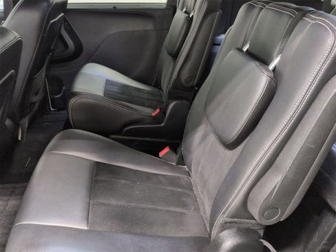Certified 2018 Dodge Grand Caravan SXT w/ Driver Convenience Group image 20