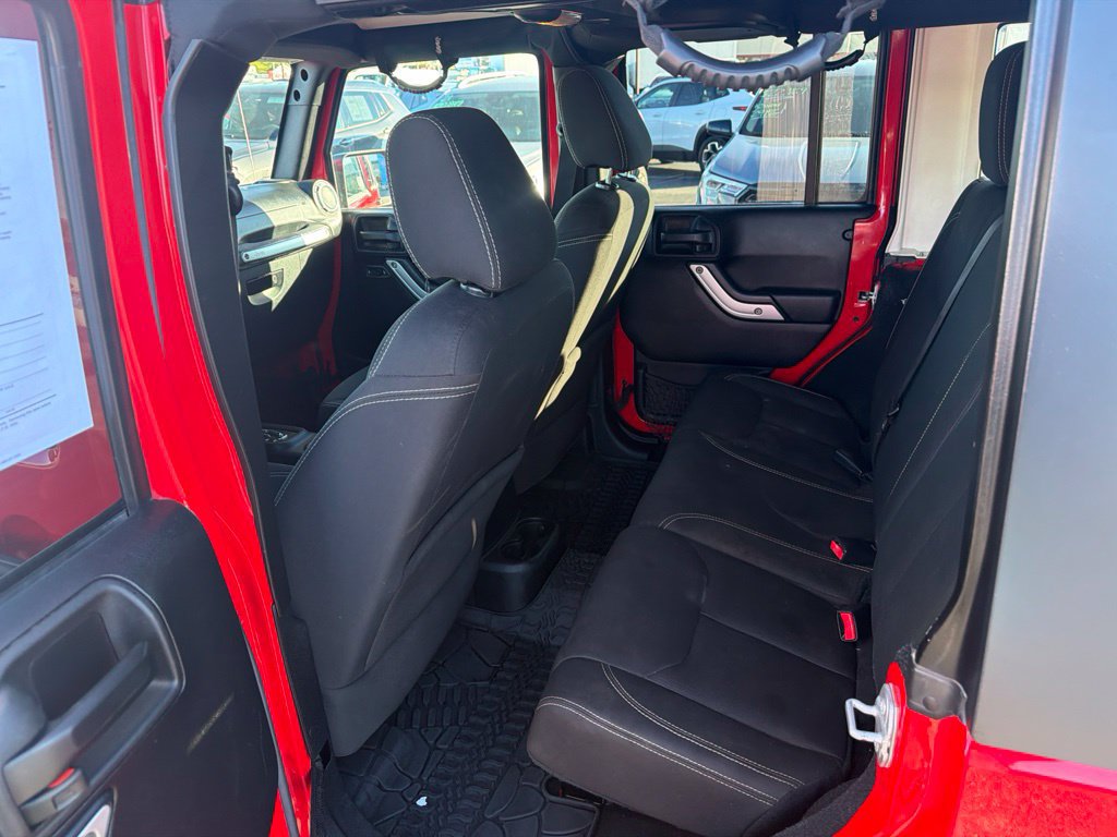 Used 2016 Jeep Wrangler Unlimited Sahara w/ Dual Top Group AWD/4WD image 14