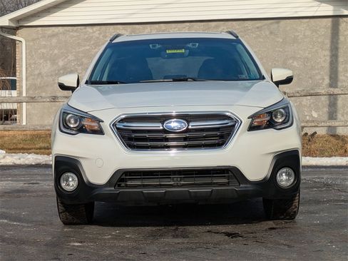 Used 2018 Subaru Outback 3.6R Touring image 2