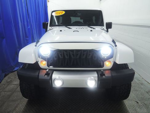 Used 2018 Jeep Wrangler Unlimited Sahara w/ Connectivity Group image 12