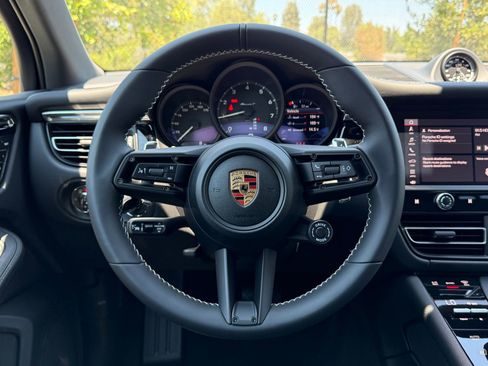 Used 2025 Porsche Macan image 15