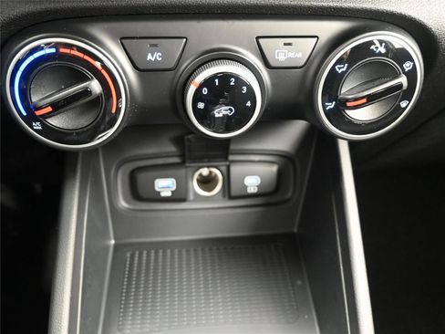 New 2026 Hyundai Venue SE image 14