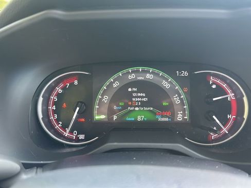 Used 2024 Toyota RAV4 LE image 29