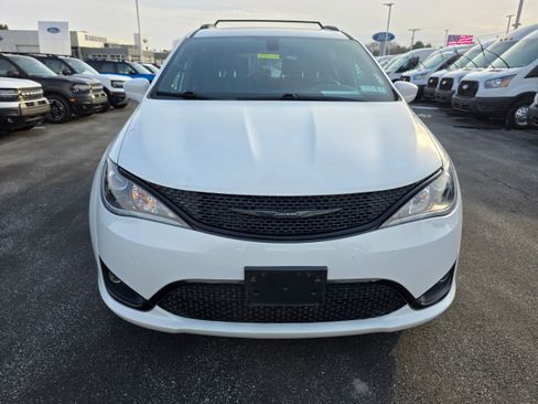 Used 2018 Chrysler Pacifica Touring-L Plus image 6