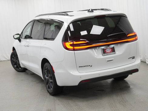 New 2026 Chrysler Pacifica Limited w/ S Appearance Package AWD/4WD image 11
