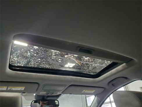 Used 2018 Honda CR-V Touring image 27