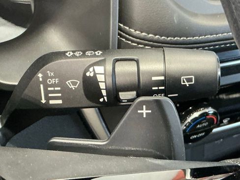 Used 2023 Nissan Rogue SV image 32