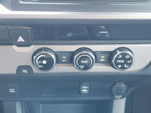 Used 2017 Toyota Tacoma SR5 w/ Tow Package image 19