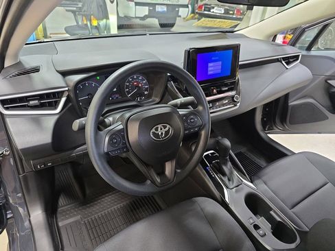 Used 2025 Toyota Corolla LE FWD image 17