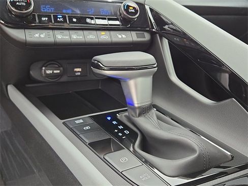 New 2025 Hyundai Elantra Limited image 17