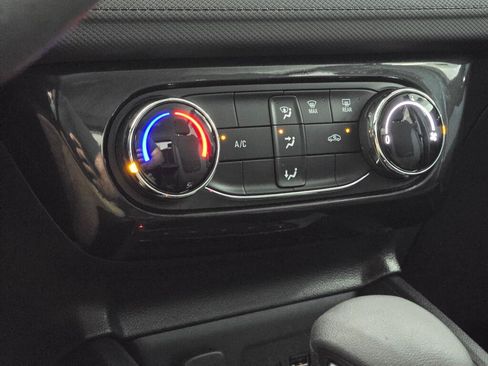 Used 2025 Chevrolet TrailBlazer LT AWD/4WD image 28
