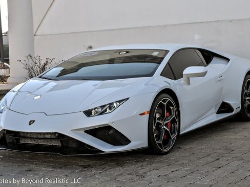 Used 2021 Lamborghini Huracan EVO image 3
