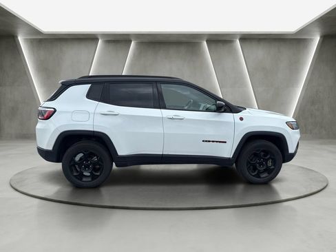 Used 2024 Jeep Compass Trailhawk AWD/4WD image 4